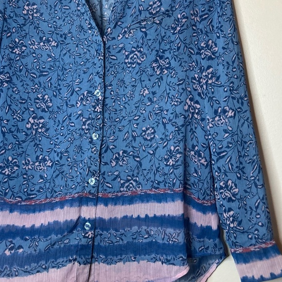 KUT from the Kloth Jasmine Top Blue Sheer Roll Tab
Long Sleeve Button Up Size XS - Picture 8 of 8